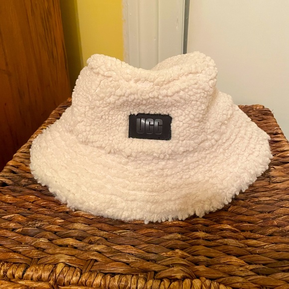 UGG Accessories - Ugg faux fur bucket hat